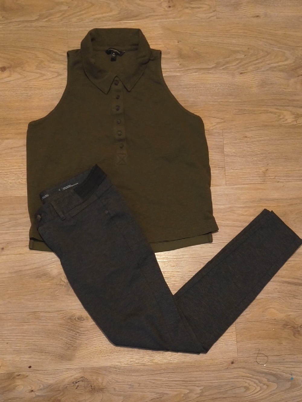 Simply Vera Vera Wang Olive Green Sleeveless Shell with Charcoal Skinny Pants